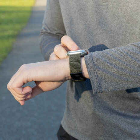 Bandz Bandz Apple Watch nylon band 'Classic' met P-buckle (legergroen)