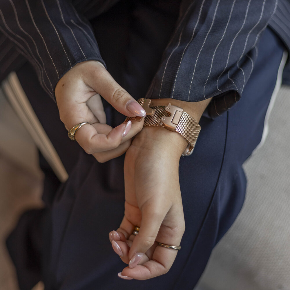 Bandz Bandz Apple Watch Milanese loop band met P-buckle (rosé goud)