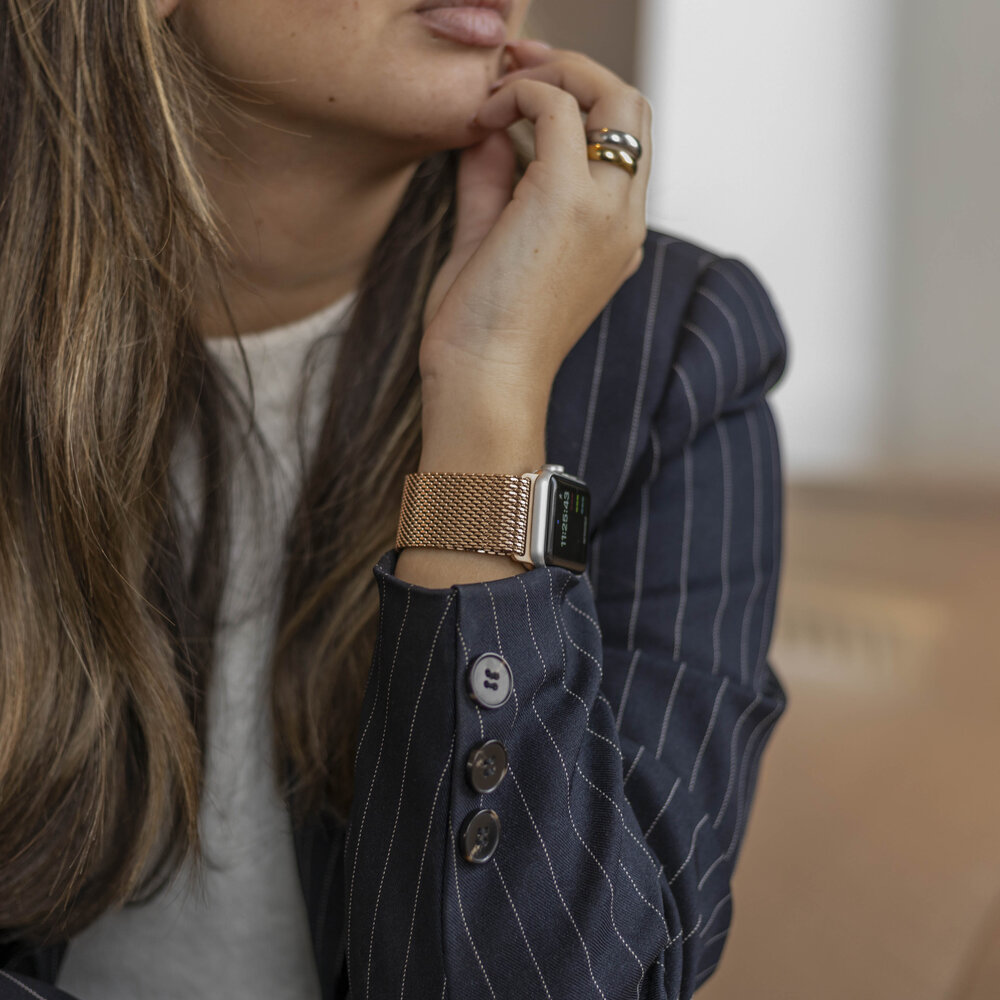 Bandz Bandz Apple Watch Milanese loop band met P-buckle (rosé goud)