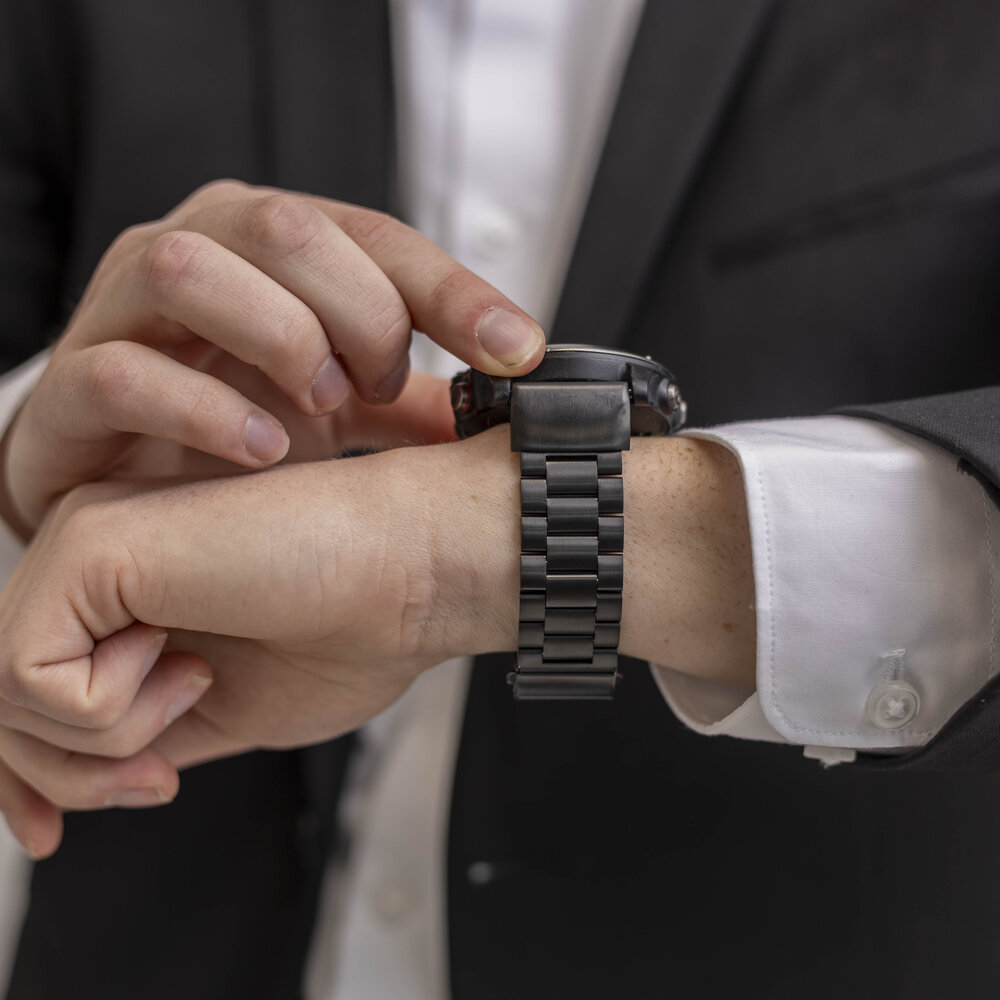 Strap-it® Strap-it Garmin Fenix 8 - 47mm stalen band (zwart)