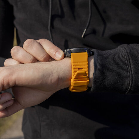 Bandz Bandz Garmin Fenix 8 - 51mm siliconen band met gesp (oranje)