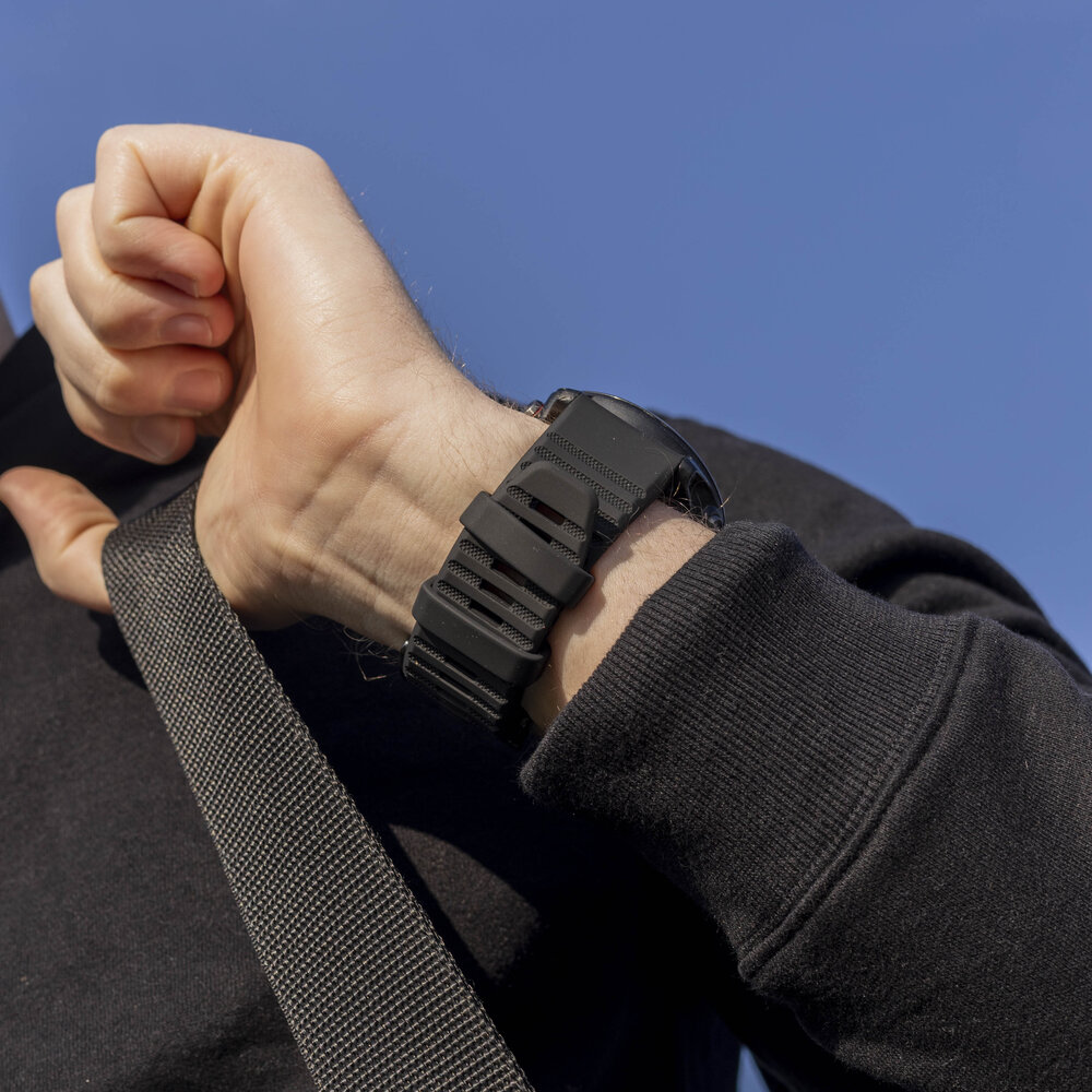 Bandz Bandz Garmin Tactix 7 siliconen band met gesp (zwart)