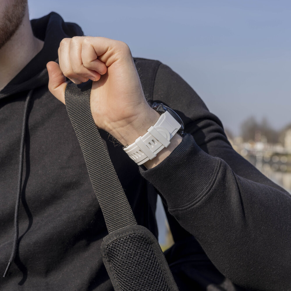 Strap-it® Strap-it Garmin Fenix 7x glossy silicone band (wit)