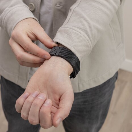 Strap-it® Strap-it Apple Watch titanium Milanese band (zwart) Strap-it® Strap-it Apple Watch titanium Milanese band (zwart)