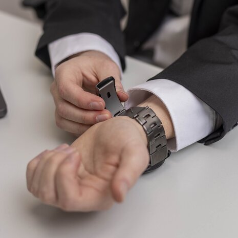 Strap-it® Strap-it OnePlus Watch titanium bandje (grafiet)