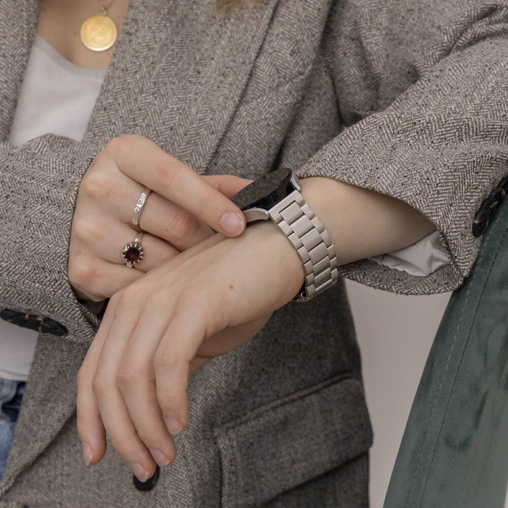 Strap-it® Strap-it Samsung Galaxy Watch 4 - 44mm stalen band (sterrenlicht)