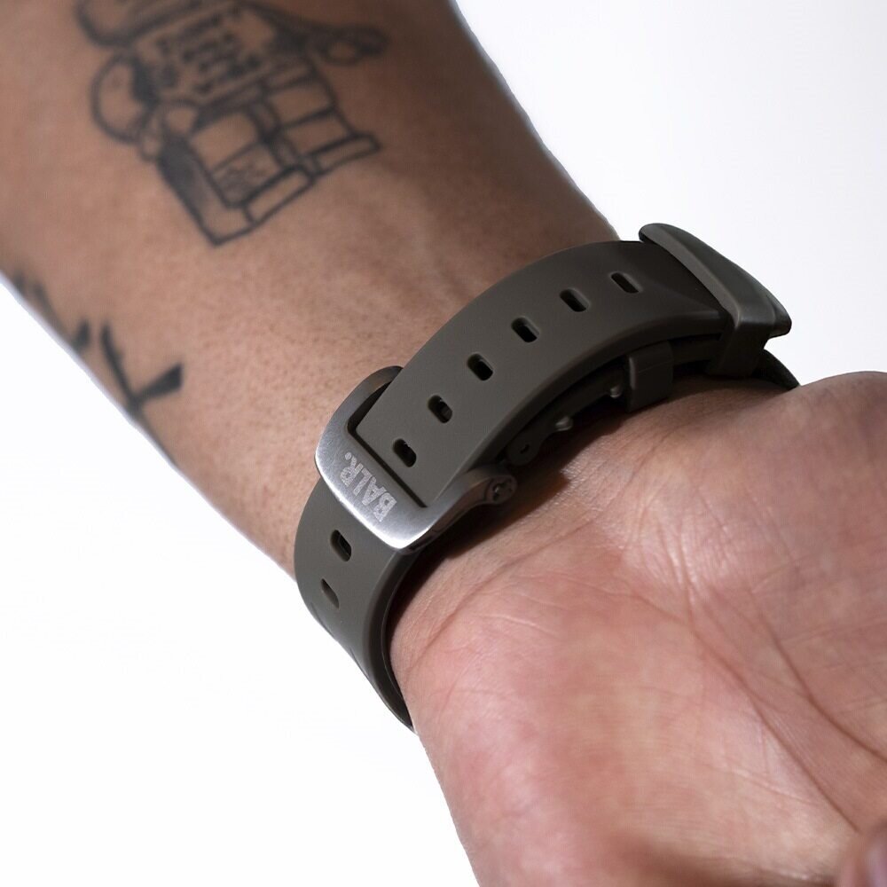 BALR. BALR Apple Watch Ultra liquid siliconen band (bruin/zilver)