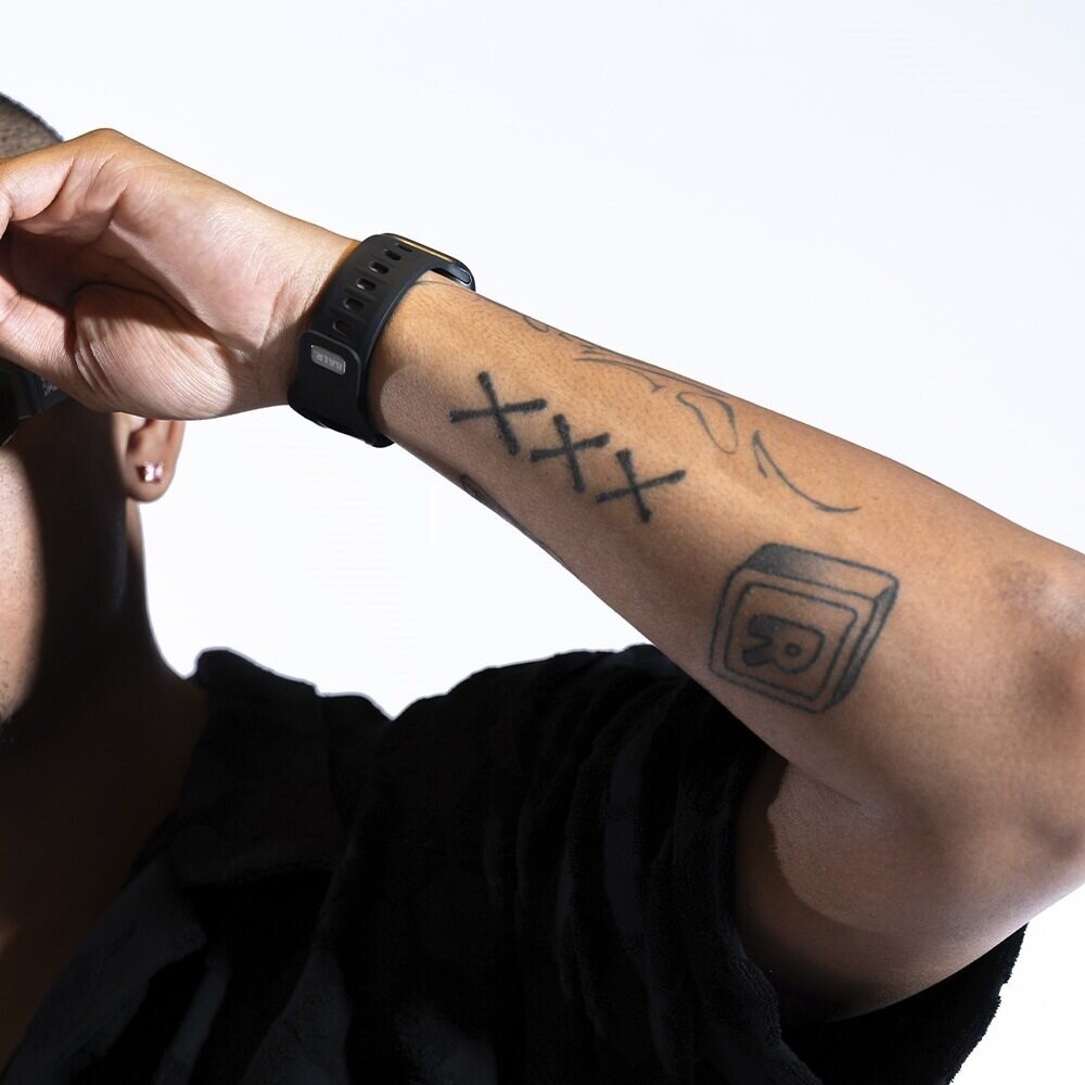 BALR. BALR Apple Watch outdoor silicone band (zwart)