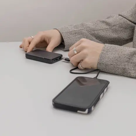 Coverzs Ultradunne 5.000 mAh powerbank (zwart)