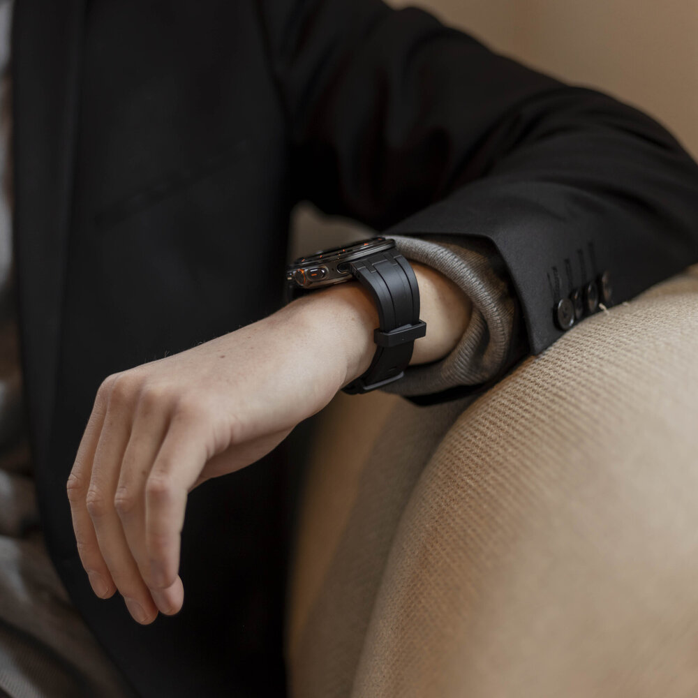 Bandz Bandz Samsung Galaxy Watch Ultra 2025 siliconen band 'Luxe Liquid' (zwart met zwart)