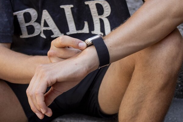 BALR. BALR Apple Watch Alpine loop band (zwart)