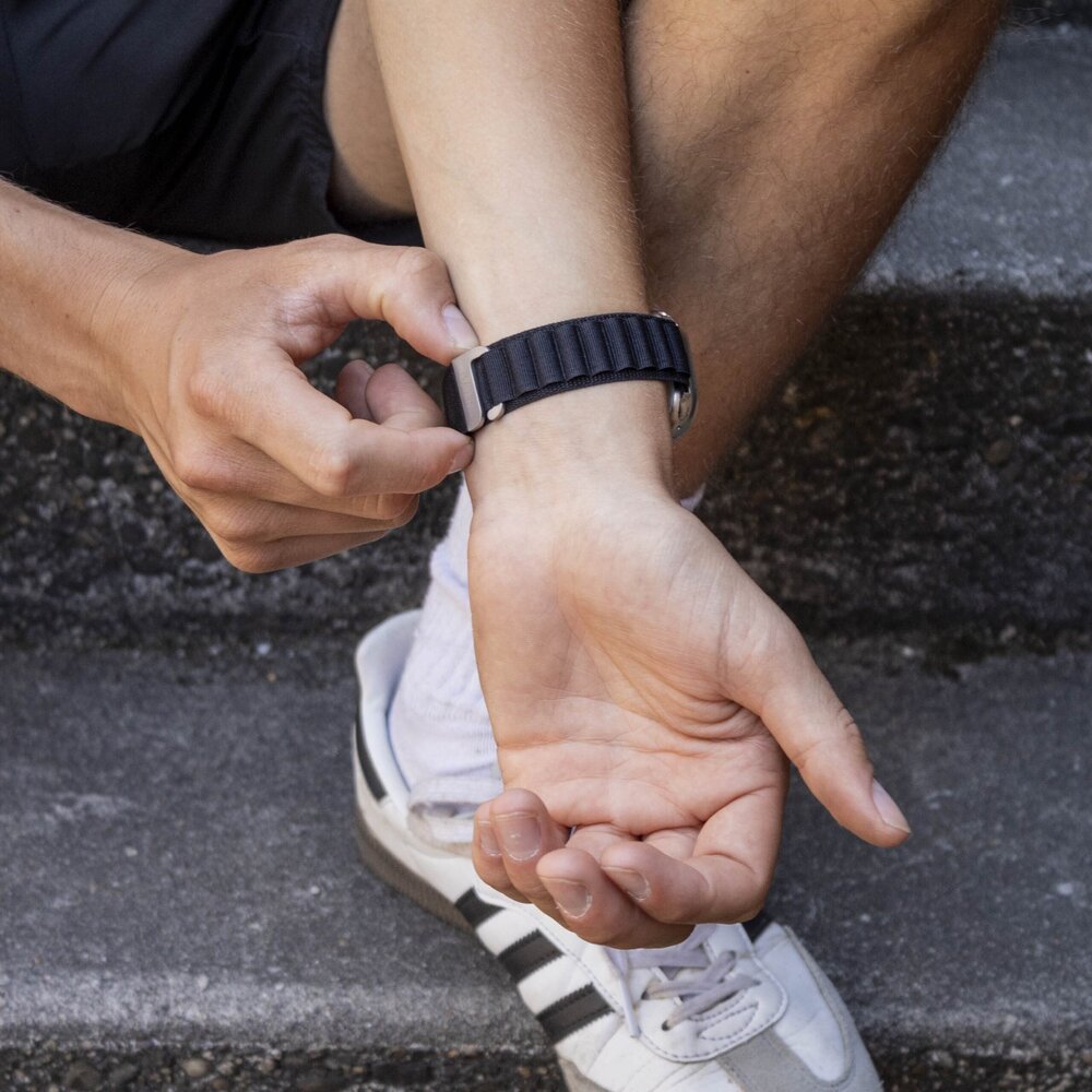 BALR. BALR Apple Watch Alpine loop band (zwart)