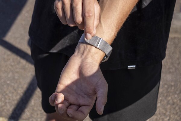 BALR. BALR Apple Watch Milanese band (zilver) BALR. BALR Apple Watch Milanese band (zilver)