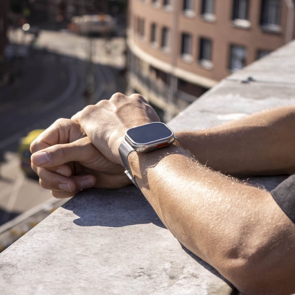 BALR. BALR Apple Watch Milanese band (zilver) BALR. BALR Apple Watch Milanese band (zilver)