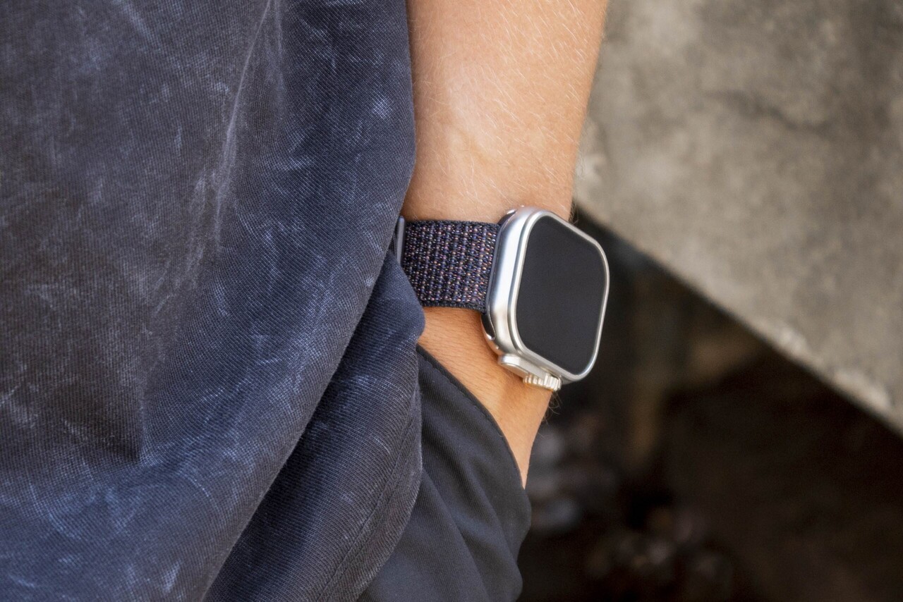 BALR. BALR Apple Watch nylon band (zwart)