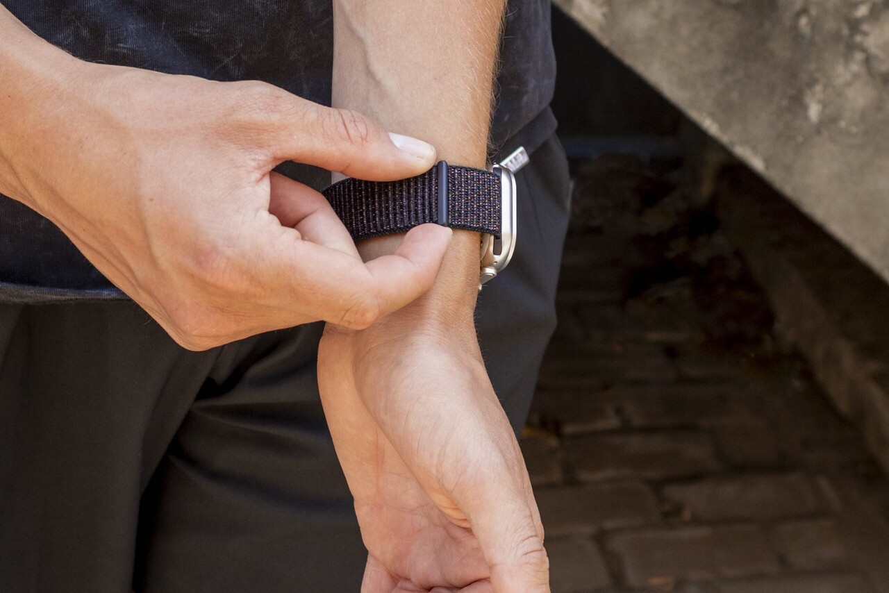 BALR. BALR Apple Watch nylon band (zwart)