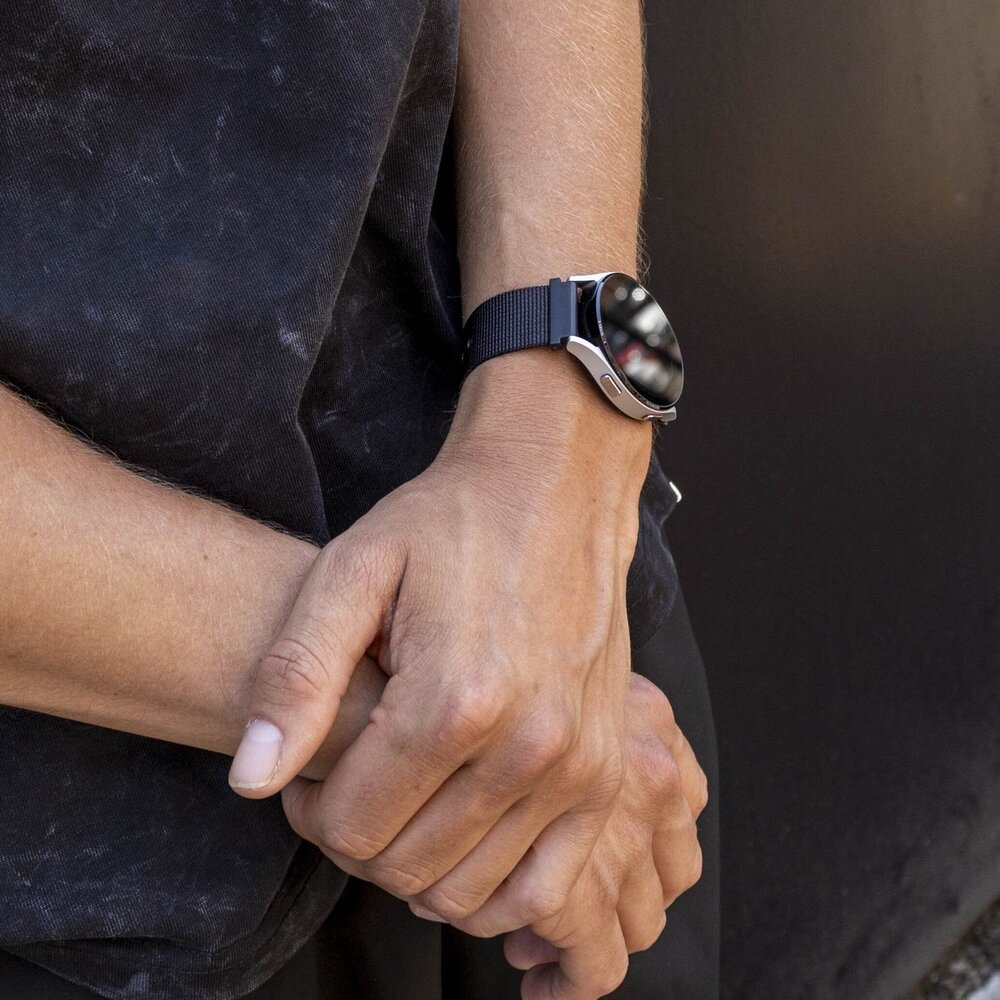 BALR. BALR Samsung Galaxy Watch 7 44mm nylon band met gesp (zwart) BALR. BALR Samsung Galaxy Watch 7 44mm nylon band met gesp (zwart)