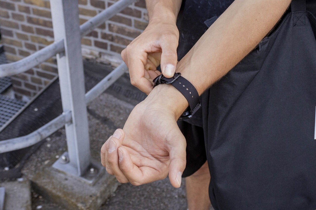 BALR. BALR Polar Vantage M nylon band met gesp (zwart)