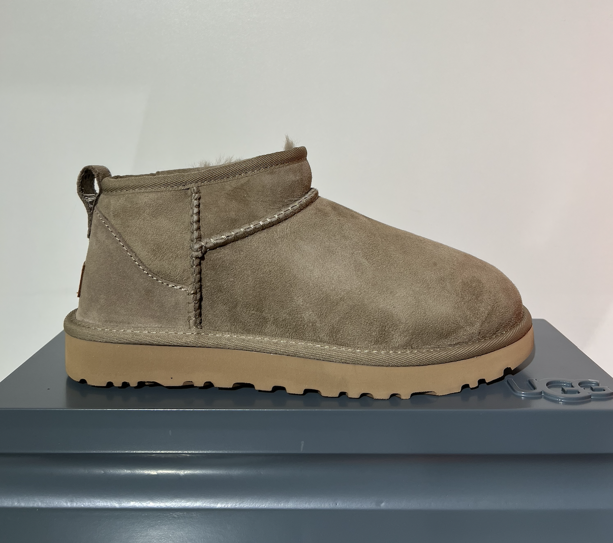UGG Dames Classic Ultra Mini Antilope - John's Sport Shop