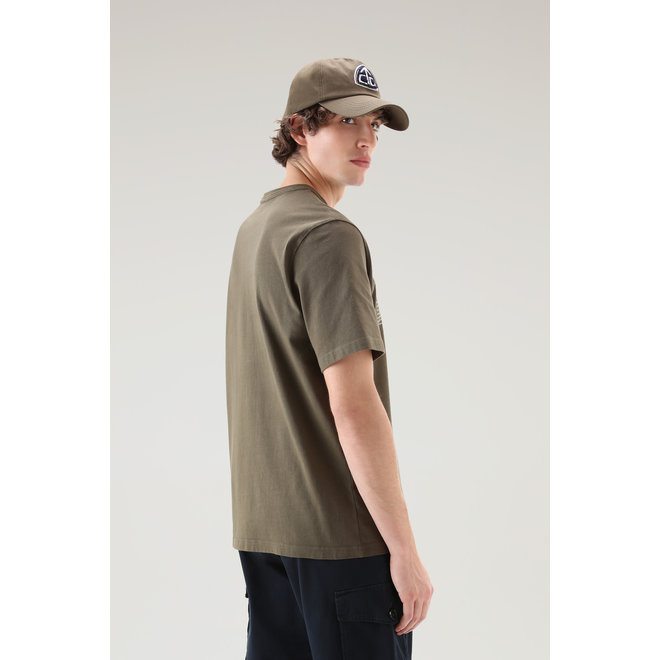 Woolrich Heren Graphic Patch Tee Dark Green