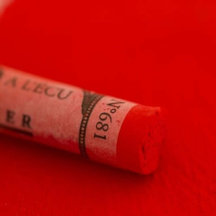 Sennelier 681 helios red - softpastel