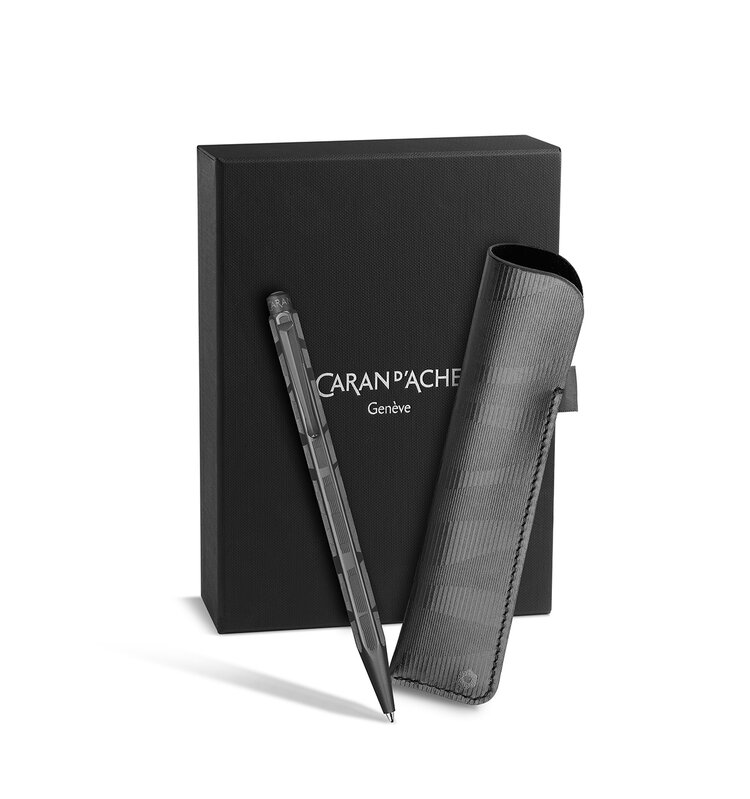 Caran d'Ache (schrijfwaren) Ecridor balpen zwart - Black Line met lederen etui