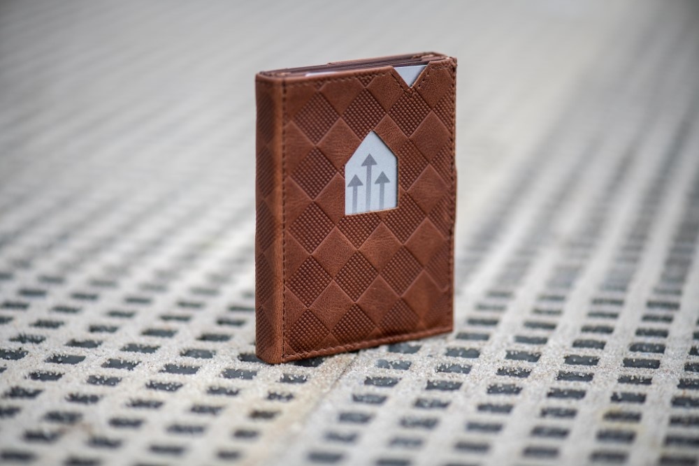 Exentri Wallet hazelnut chess