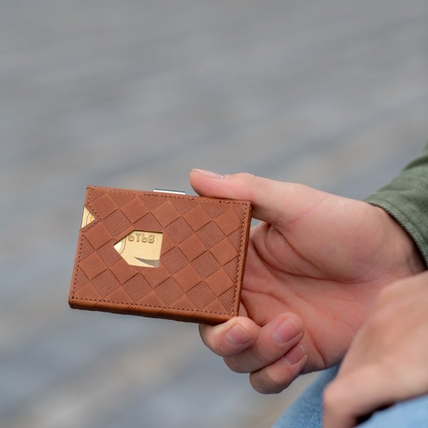 Exentri Wallet sand chess