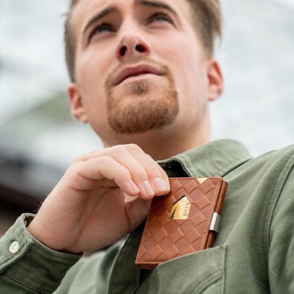 Exentri Wallet sand chess