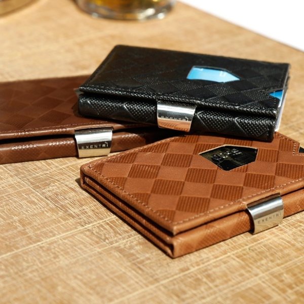 Exentri Wallet hazelnut chess