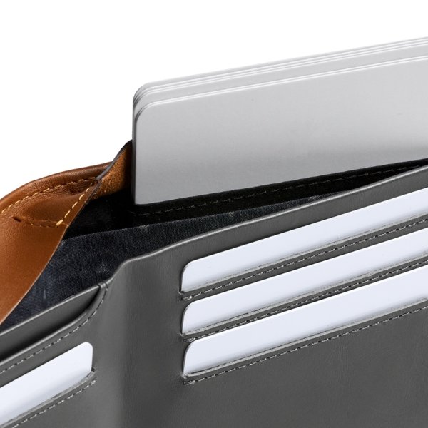 Bellroy Hide & Seek caramel