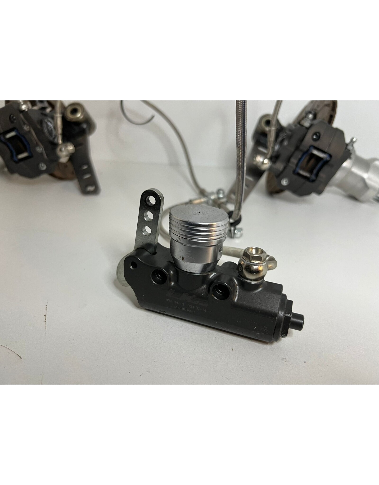 Used Lenzokart KZ front brake system with stub axles and hubs