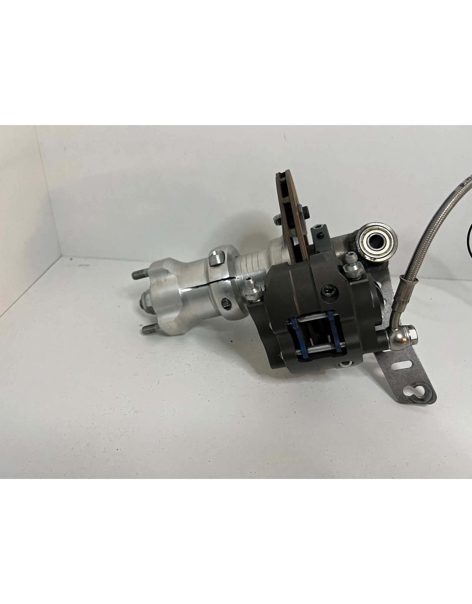 Used Lenzokart KZ front brake system with stub axles and hubs