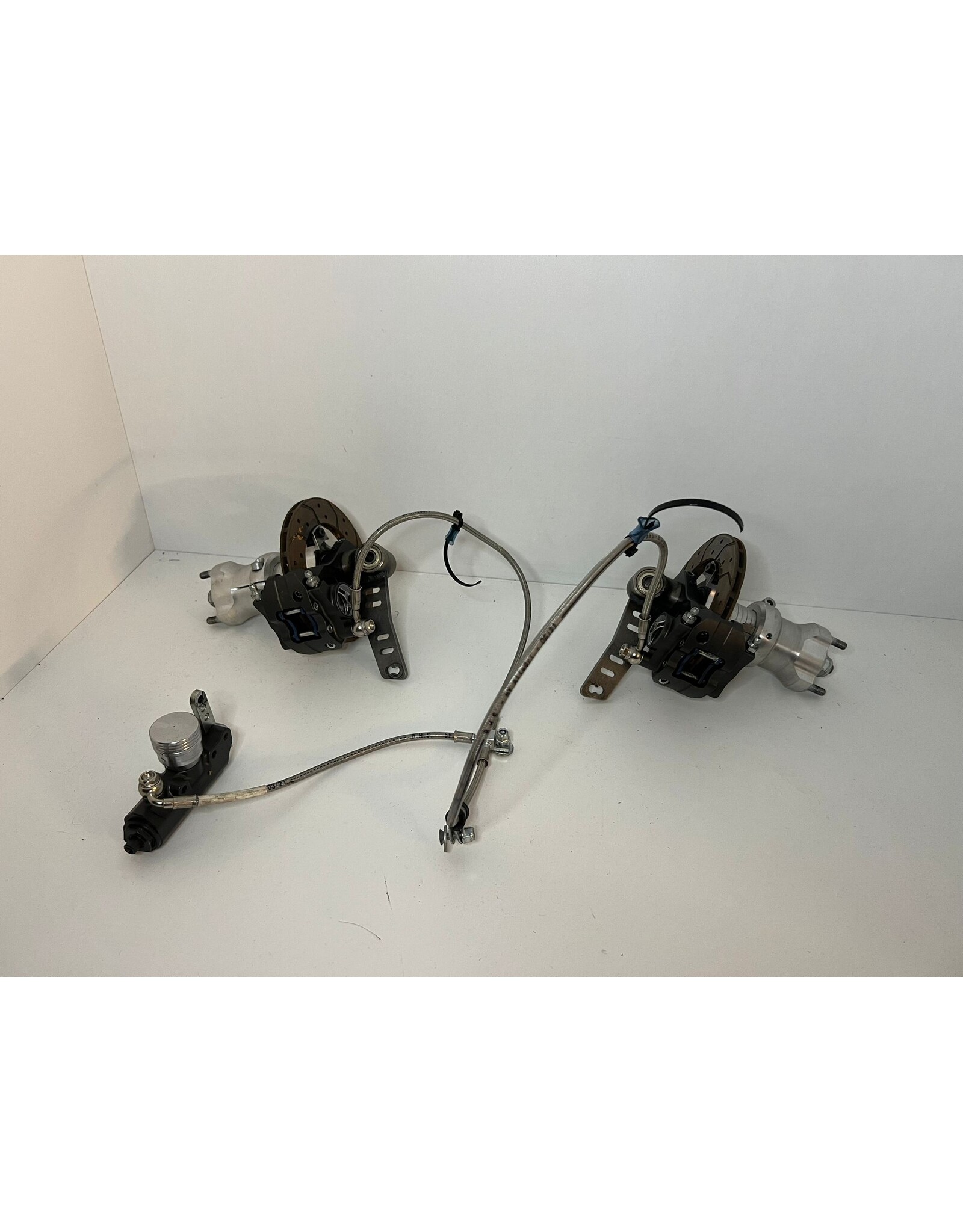 Used Lenzokart KZ front brake system with stub axles and hubs