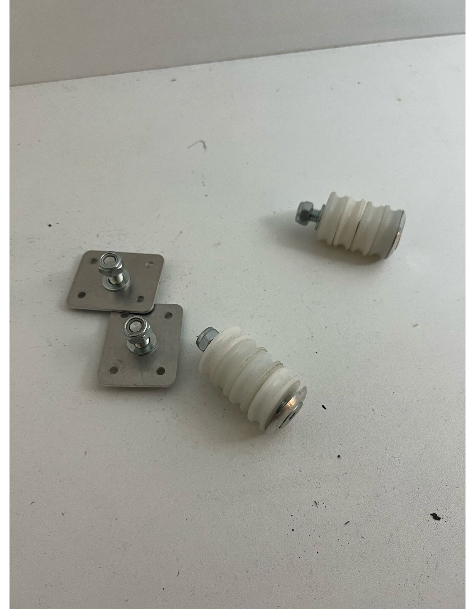 Intrepid seat mounting set