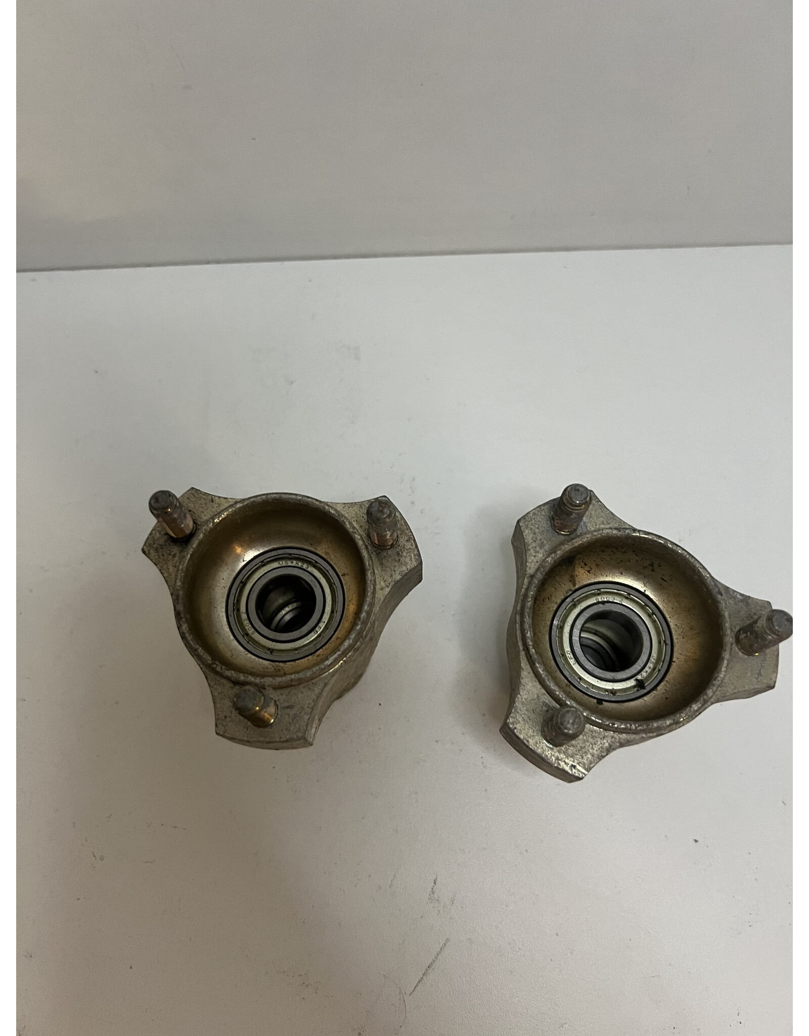 Used CRG Magnesium front hub set 17 X 70 MM