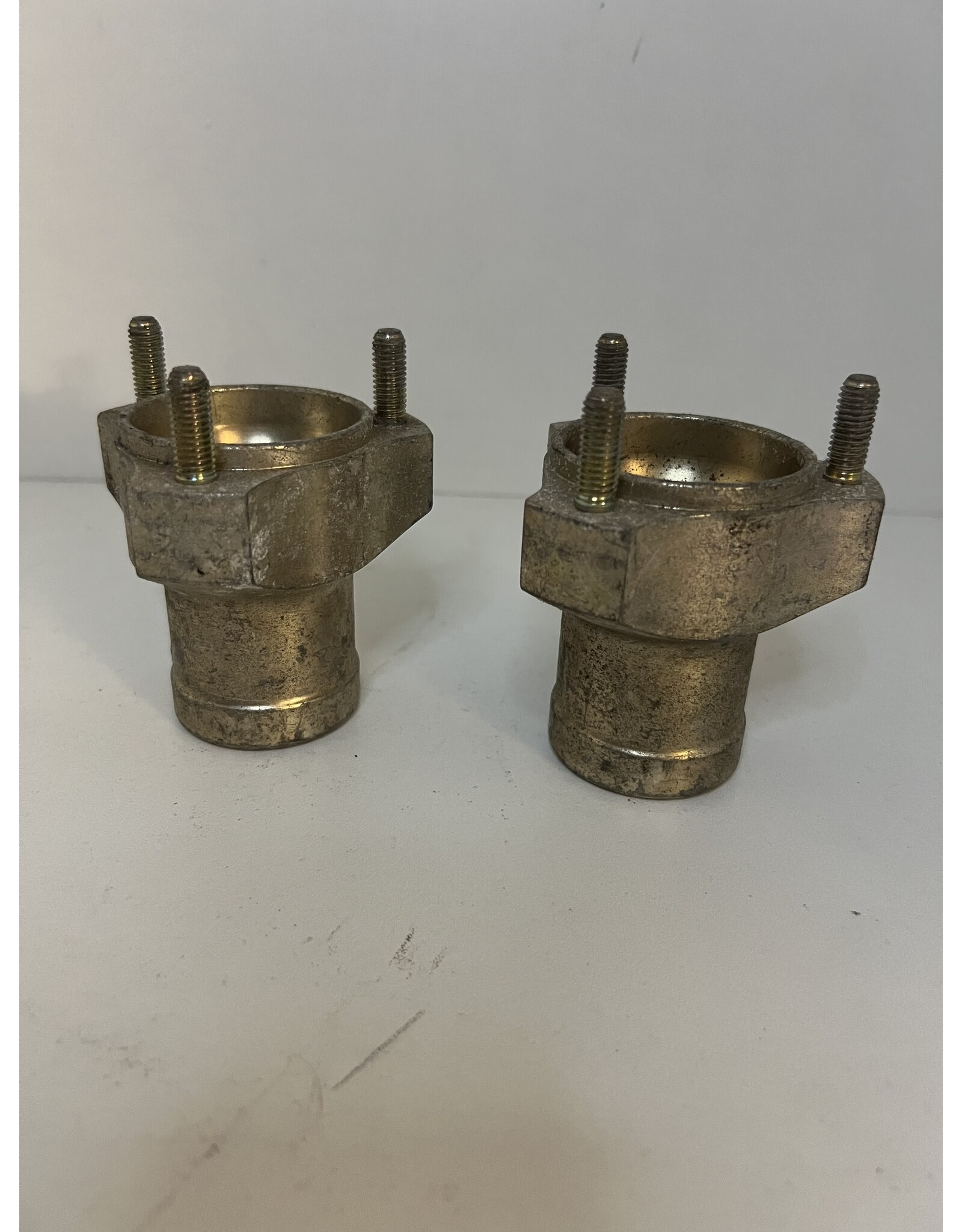 Used CRG Magnesium front hub set 17 X 70 MM