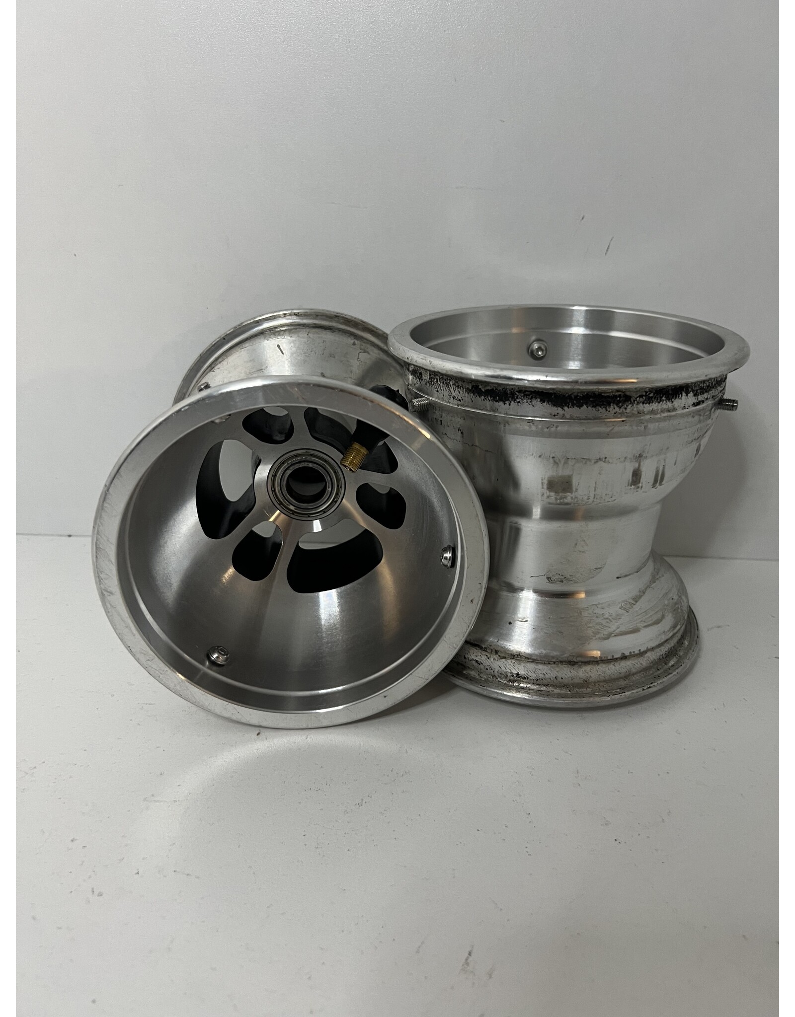 Gebruikt DWT Douglas aluminium voorvelgen met lagers 17MM