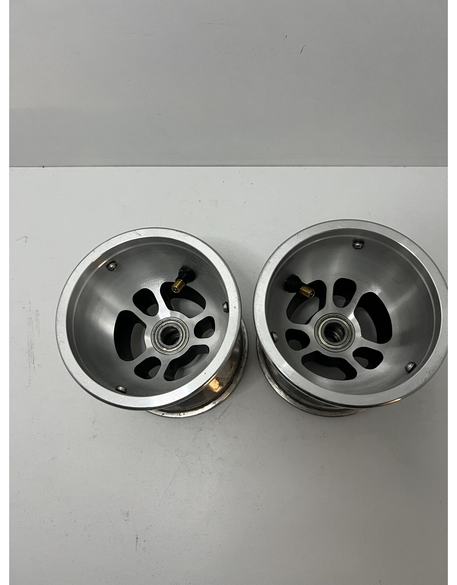 Gebruikt DWT Douglas aluminium voorvelgen met lagers 17MM