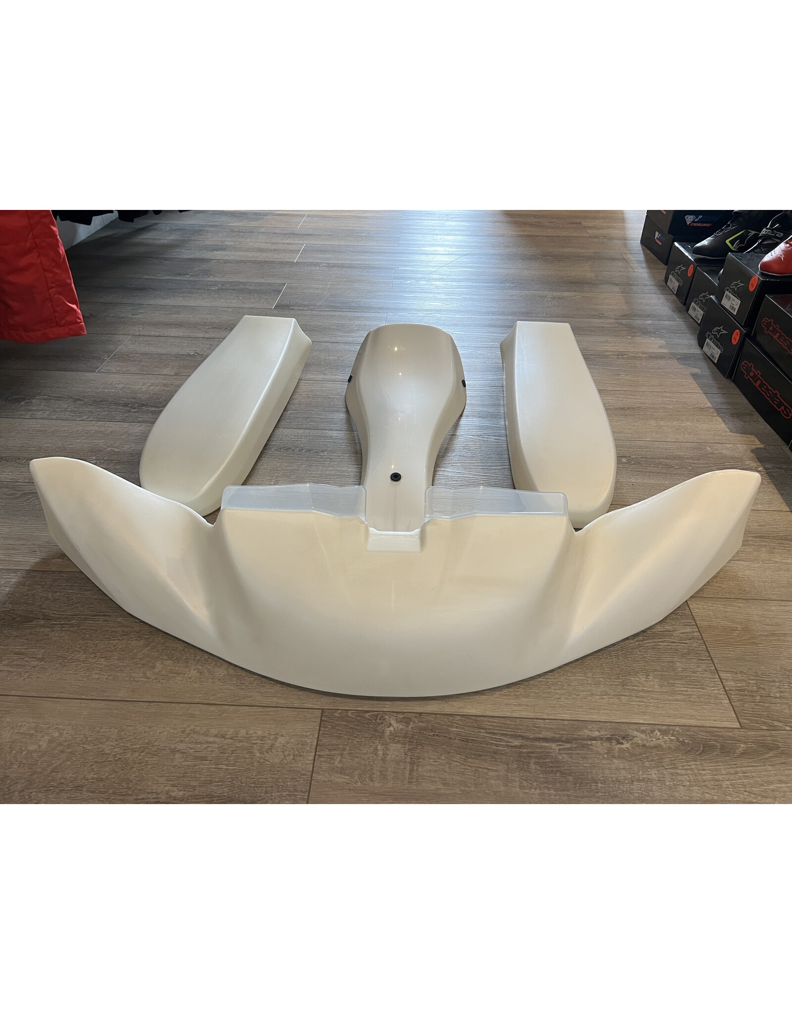 Used KG 506 plastic bodywork kit white