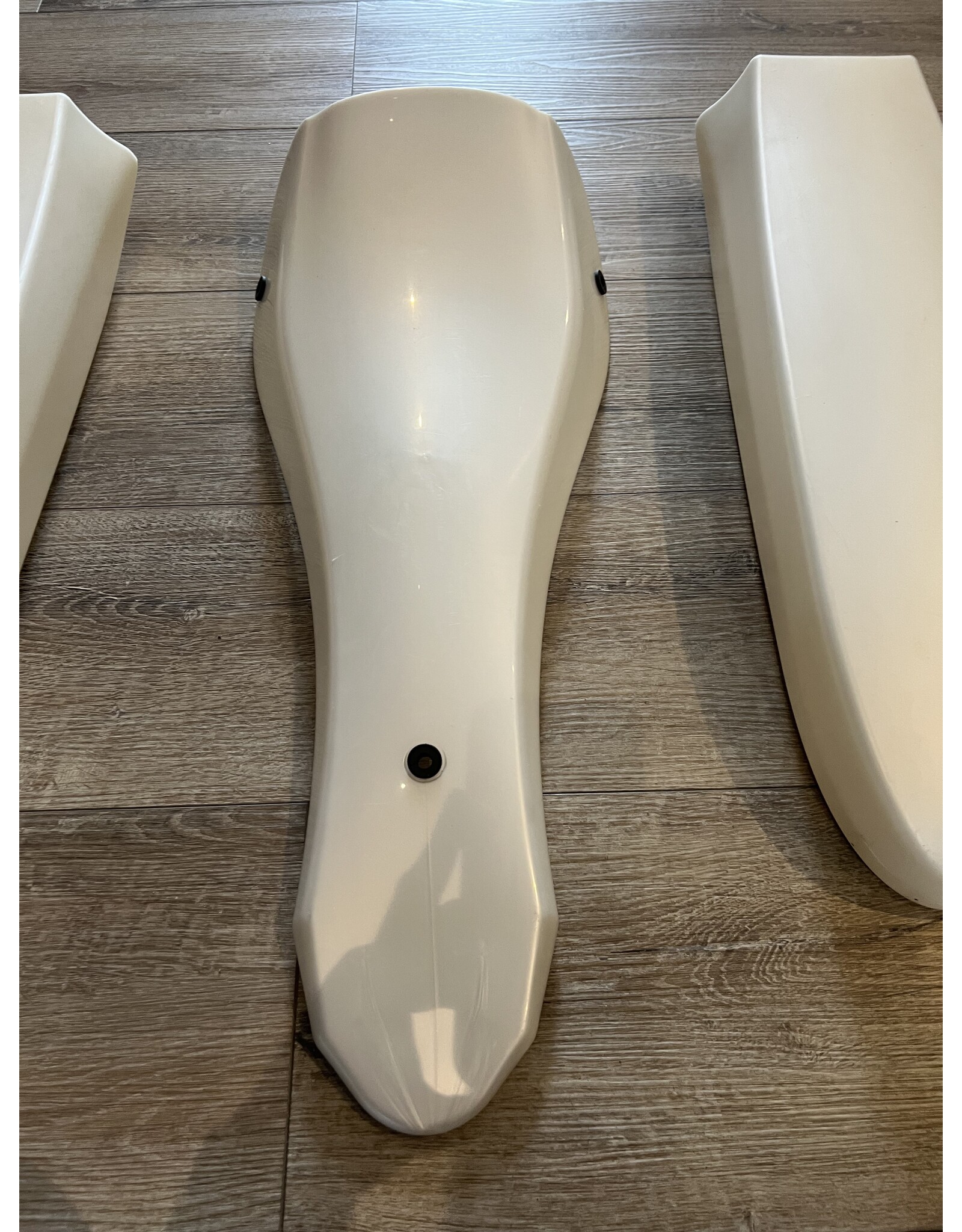 Used KG 506 plastic bodywork kit white