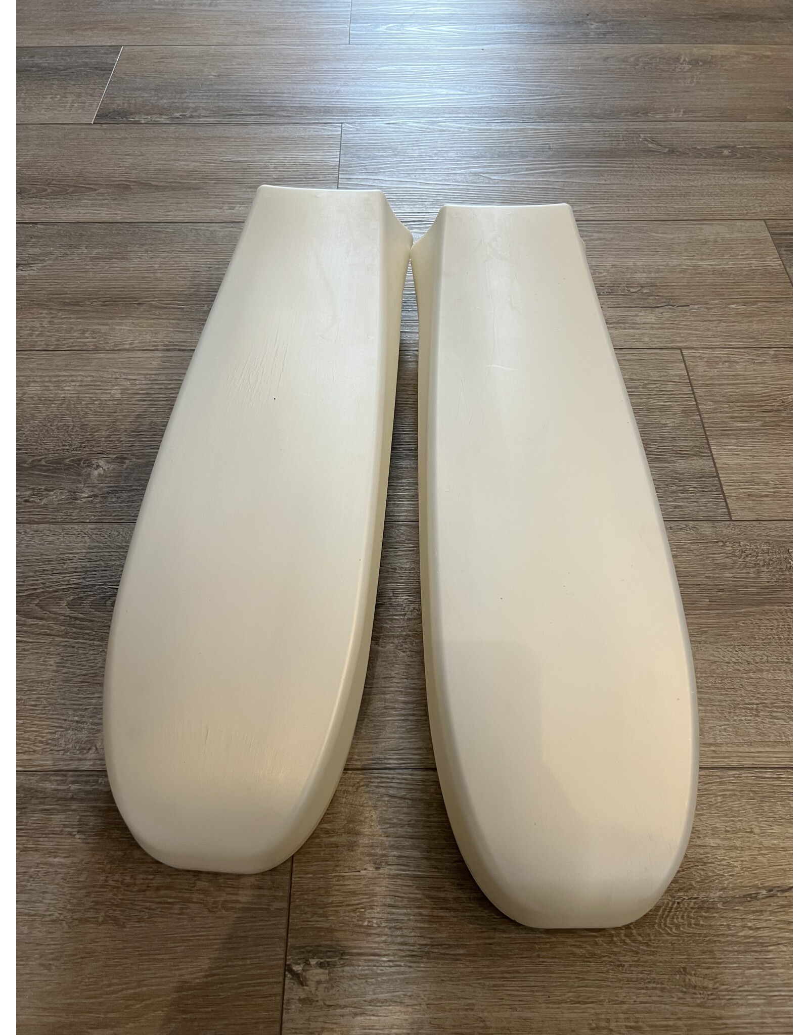 Used KG 506 plastic bodywork kit white