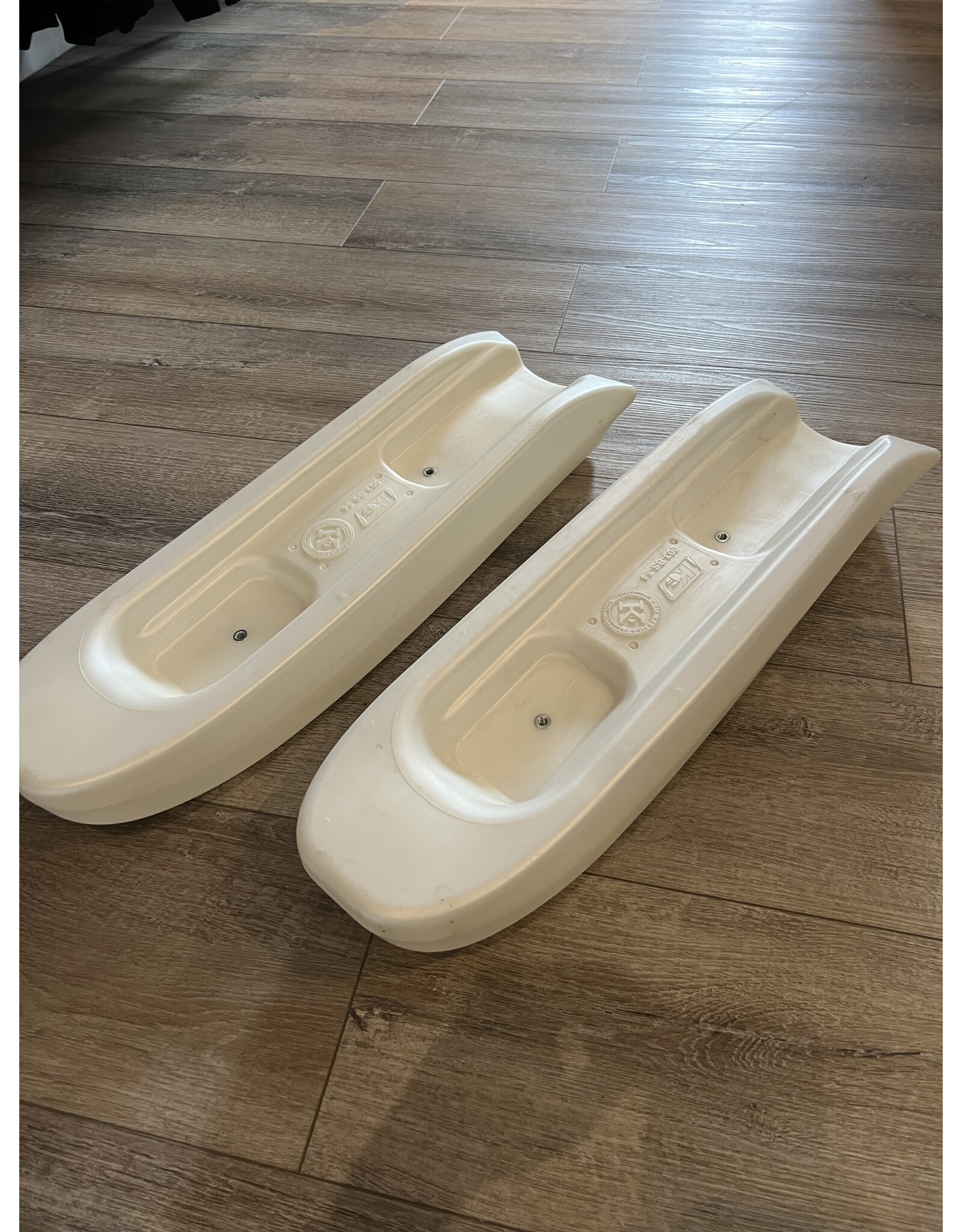 Used KG 506 plastic bodywork kit white