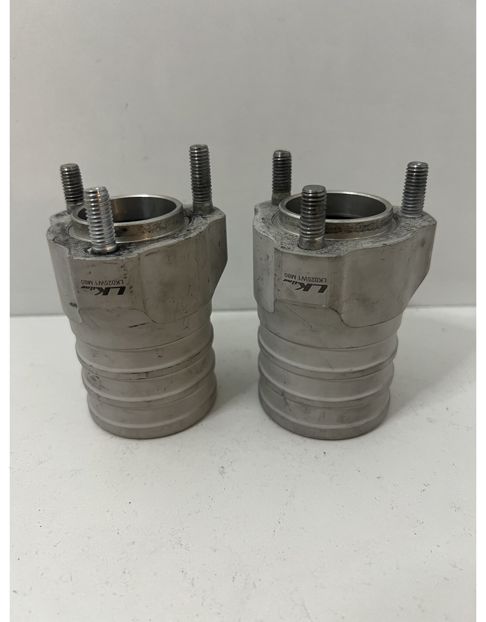 Used Lenzokart Magnesium front hubs set 25x80MM
