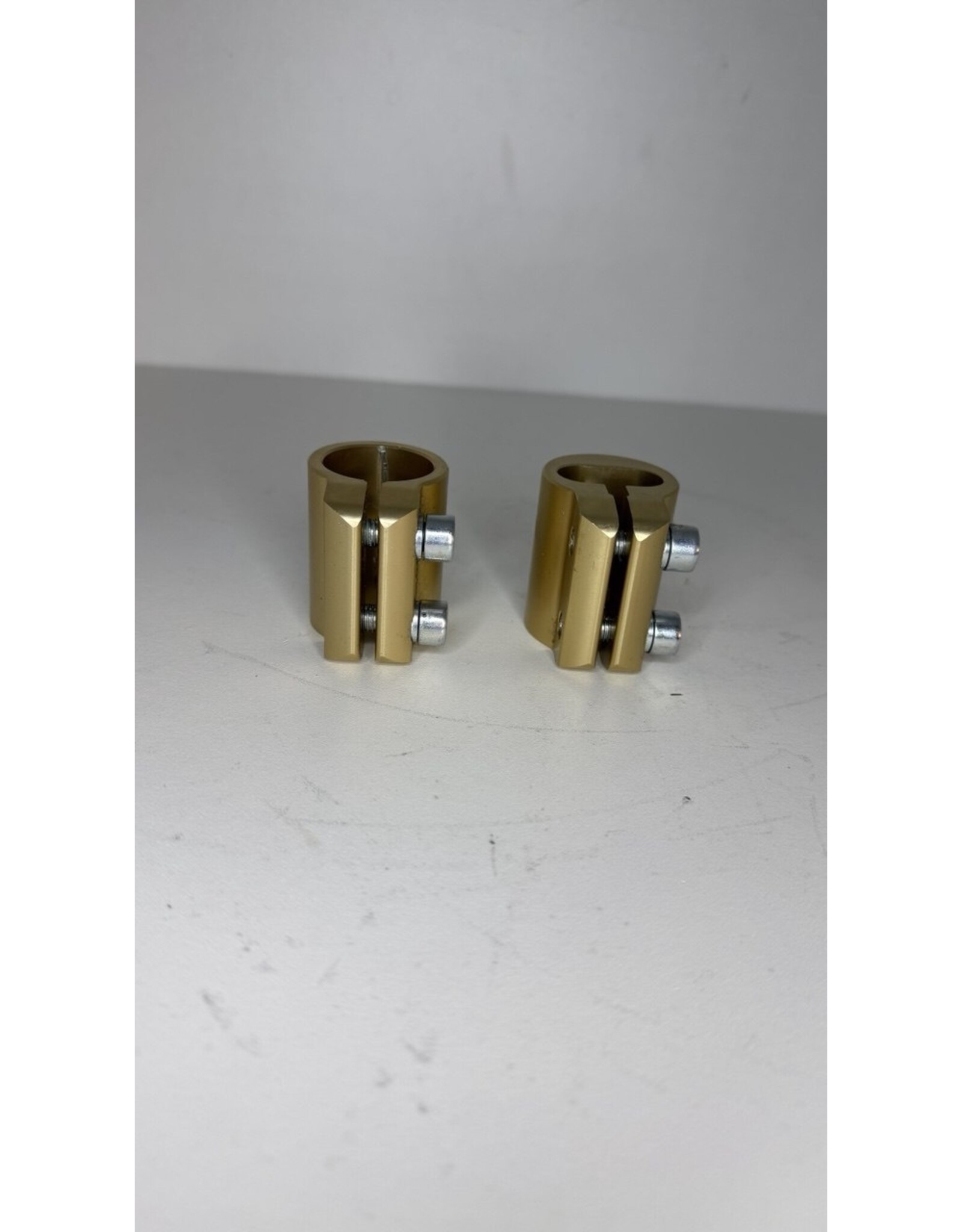 Used OTK Stabilizer Clamp Left+Right For Oval Stabilizer