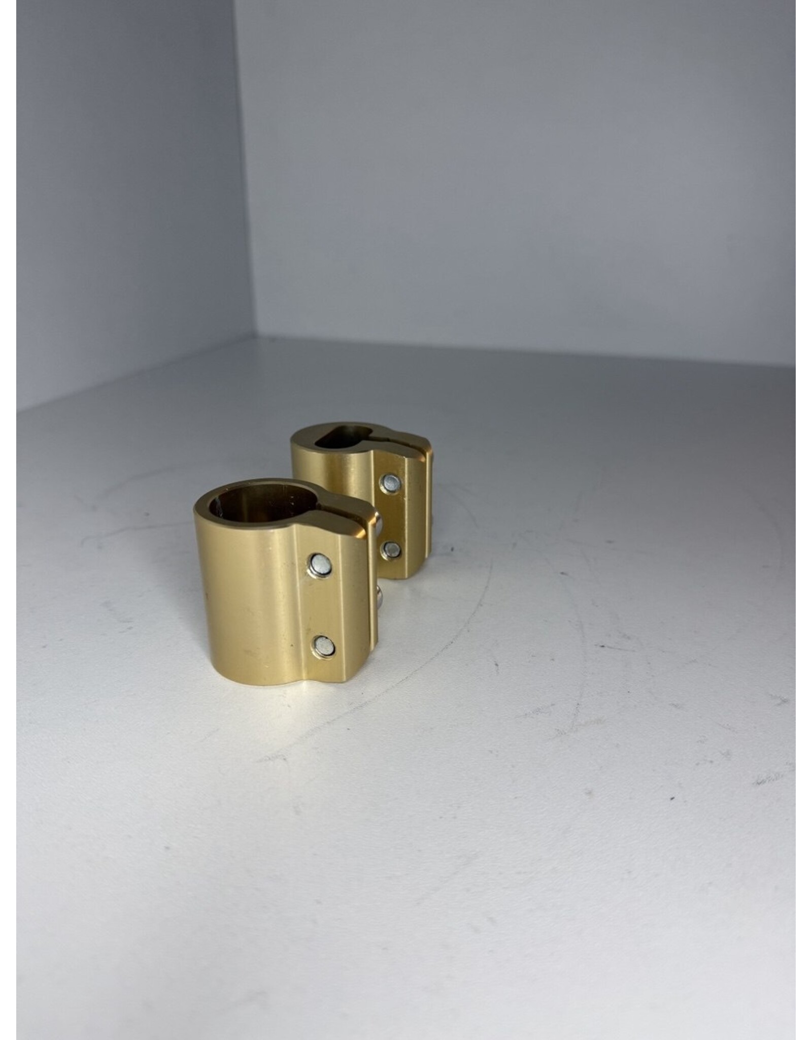 Used OTK Stabilizer Clamp Left+Right For Oval Stabilizer