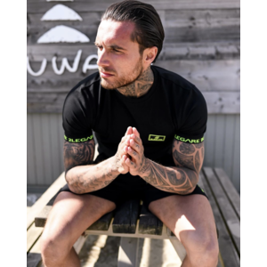 2LEGARE Badge T-Shirt - Black/Neon Green