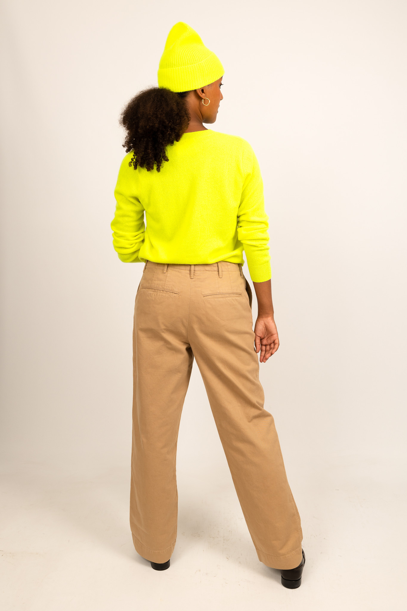CASHMERE CREWNECK SWEATER IN NEON YELLOW-6