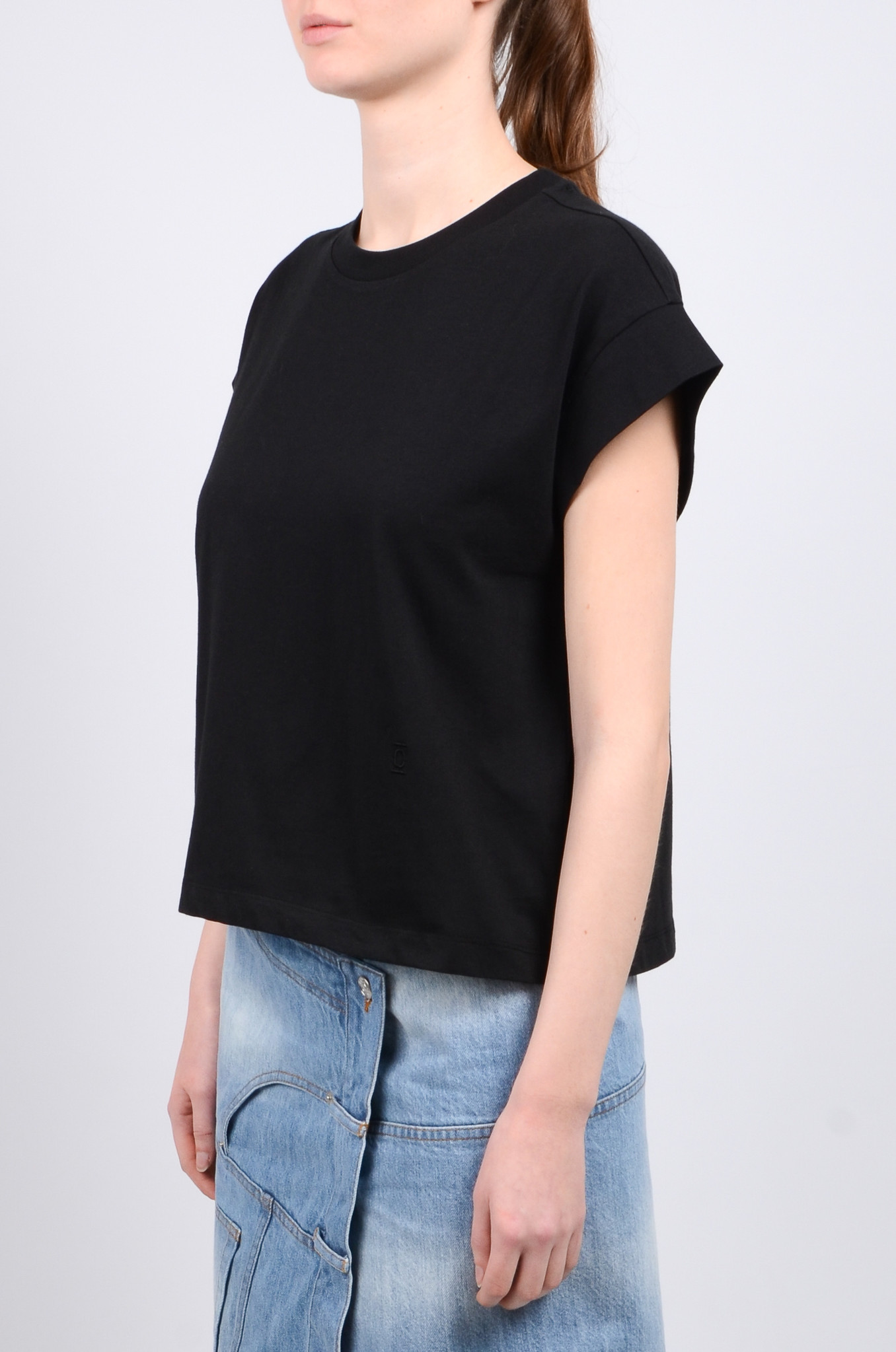 Short Sleeve T-Shirt in Black-4