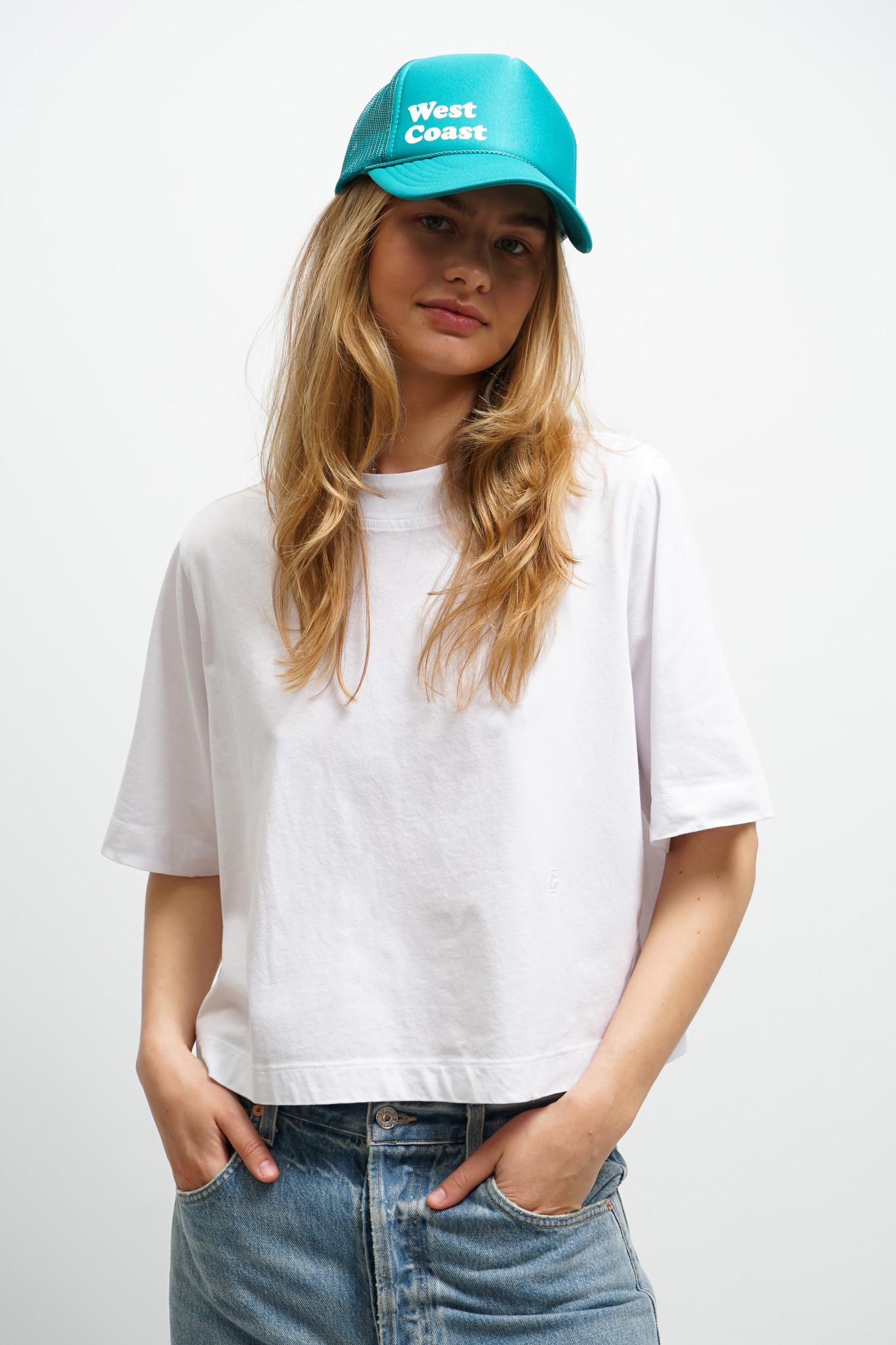 Cropped T-Shirt in White-8